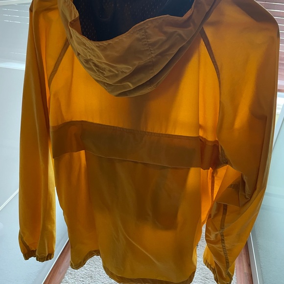 Impermeable - Picture 2 of 2